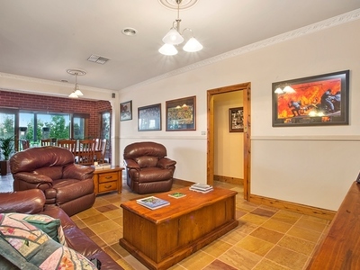 21 AVONDALE DRIVE, Wodonga