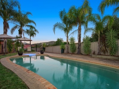 21 AVONDALE DRIVE, Wodonga