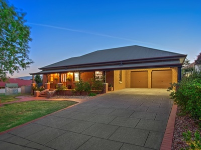 21 AVONDALE DRIVE, Wodonga