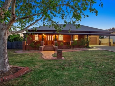 21 AVONDALE DRIVE, Wodonga