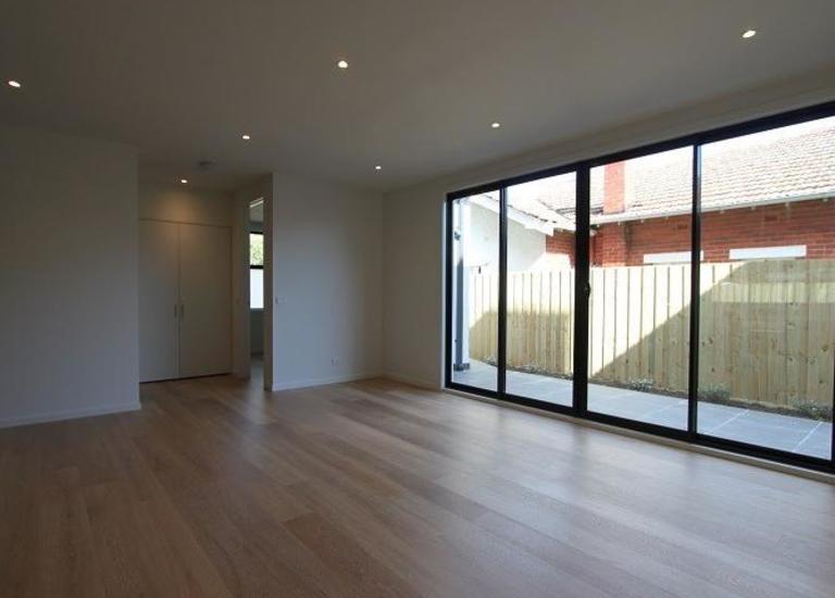 2 / 290 Hawthorn Road, Caulfield