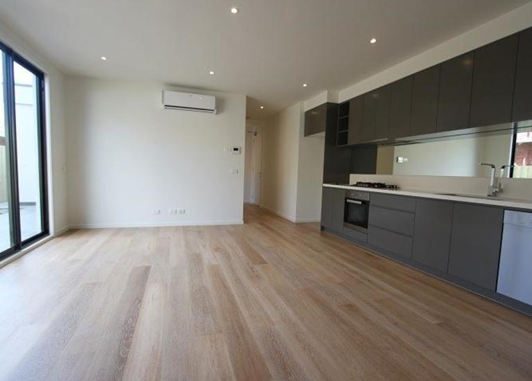 2 / 290 Hawthorn Road, Caulfield
