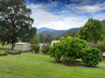 186 SIMMONDS CREEK ROAD, Tawonga