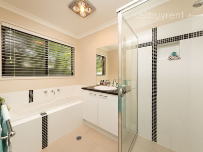 12 WHITELEY CIRCUIT, Baranduda