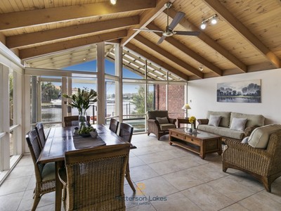 33 Snapper Point Drive, Patterson Lakes