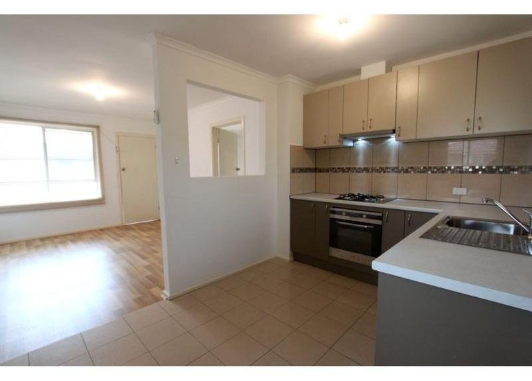 4 / 10 Allan Street, Noble Park